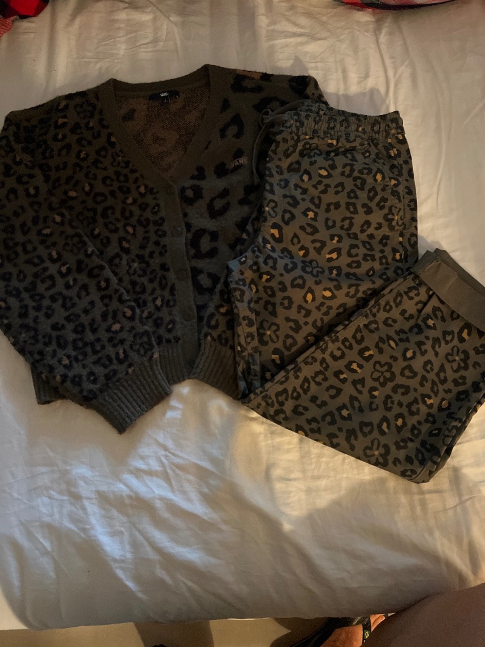 Super stylish Vans exclusive leopard-print knit set featuring a matching top and